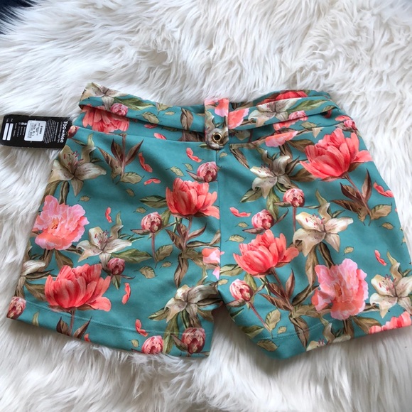 NWT floral print shorts - Picture 3 of 3